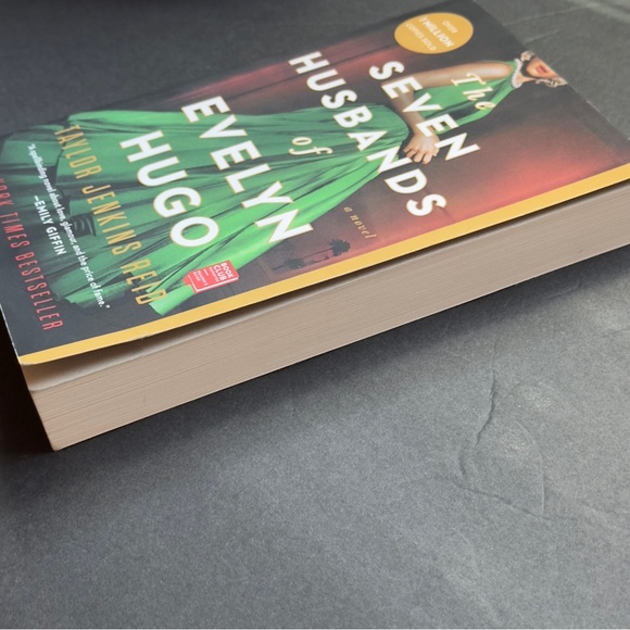 ❌ SOLD ❌ The Seven Husbands of Evelyn Hugo by Taylor Jenkins Reid | Fiction | - Picture 5 of 8